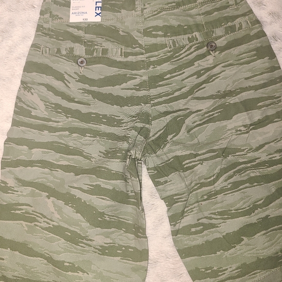 Boy's Arizona Cargo Shorts, size 14 - Picture 3 of 3
